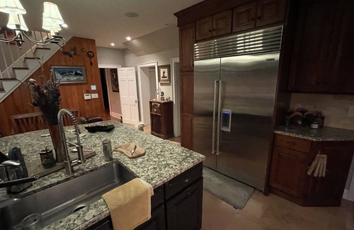 Buckingham Lake - Crestwood Autre | 200 yr old Historic Farmhouse in Walkable City Neighborhood - 35 min to Saratoga
