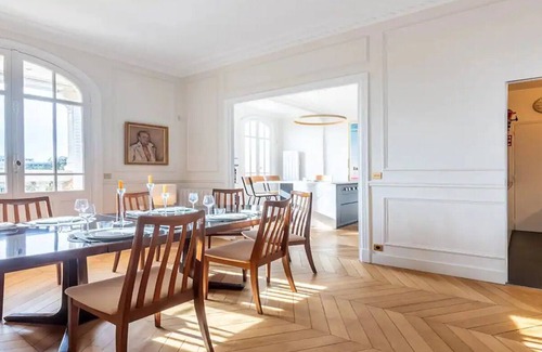 Quartier du Gros-Caillou Appartement | 200M2 LUXURY ON AV.de la BOURDONNAIS WITH TERRACE, TAILORED TO HIGHEST STANDARDS