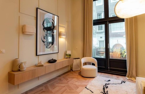 Burgwallen Nieuwe Zijde Appartement | 200SQM Amsterdam center luxury on Singel