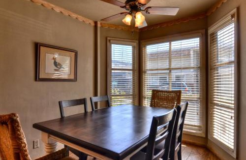 Balboa Island Maison | 201 Ruby