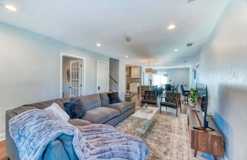 Nauck Maison | 2014 S Langley · NewBuild*KingBed*PrvBackyard*Park4*10mins->DC
