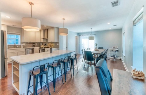 Nauck Maison | 2014 S Langley · NewBuild*KingBed*PrvBackyard*Park4*10mins->DC