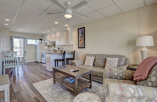 South End Copropriété | 202 Banks Channel - Beautifully updated condo w/ sound front views. Sleeps 4.