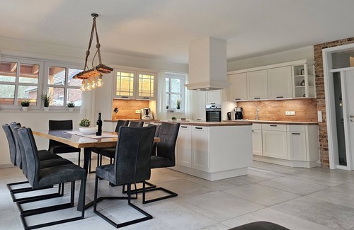 Biendorf Maison | 2022 Erbautes Ferienhaus Emilia - mit Sauna und Eingezäuntem Garten