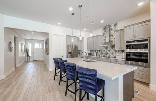 Pointe Scottsdale Maison | 2023 Built BOUGIE Resort in Old Town-Heated LUXE Pool, 2 Posh Masters, 4Baths