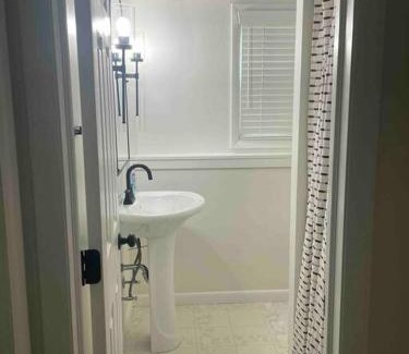 Saratoga Springs Maison | 2023 Remodeled 4bed/2bath Home!