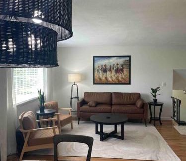 Saratoga Springs Maison | 2023 Remodeled 4bed/2bath Home!