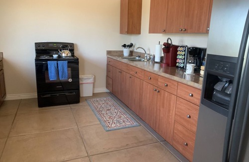 Tucson Maison | 2024 Gem Show Ready Entire Home Secure Garage Parking.