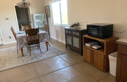 Tucson Maison | 2024 Gem Show Ready Entire Home Secure Garage Parking.