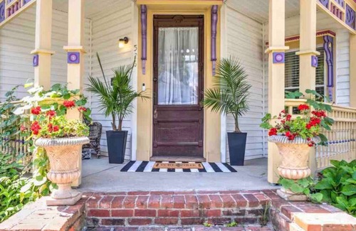 Shelbyville Cottage | 2025 KY Derby 30 min Away ~ Bourbon Trail ~ Hot Tub
