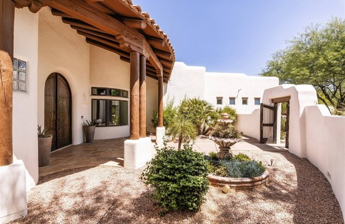 Paradise Valley Maison | Luxury Paradise Valley Estate Sleeps 10+ Heated Pool, Spa & Mountain View