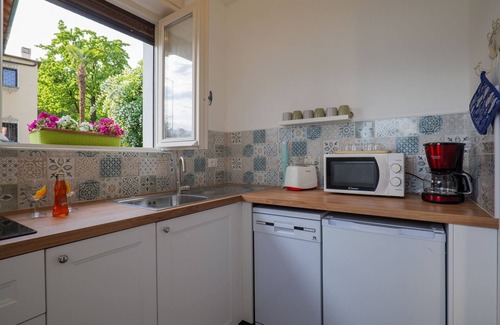 Suna Appartement | 2½-zimmer-wohnung mit Balkon mit Seesicht und Parkplatz
