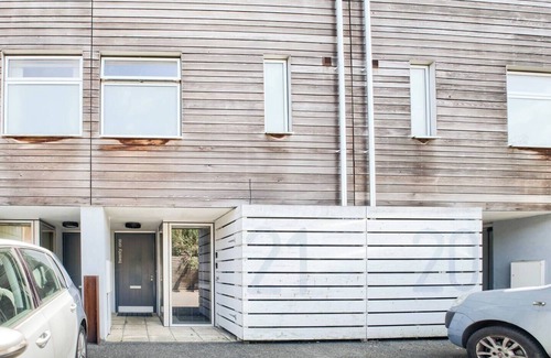 Coventry Maison | 21 Cable Yard- Sylish, modern and central house