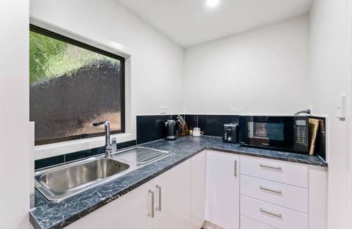 Titirangi Appartement | A 1BR slice of Titirangi Heaven | WiFi | Netflix