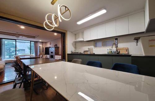 Nonhyeon-dong Appartement | 210 m² Appartement ∙ 6 chambres ∙ 21 personnes
