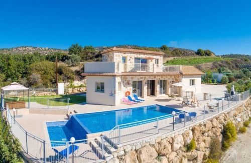 Pano Arodhes Villa | 210 m² Villa ∙ 4 chambres ∙ 9 personnes