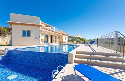 Pano Arodhes Villa | 210 m² Villa ∙ 4 chambres ∙ 9 personnes