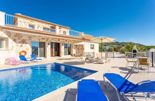 Pano Arodhes Villa | 210 m² Villa ∙ 4 chambres ∙ 9 personnes