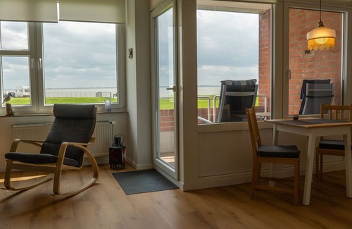 Innenhafen Appartement | 213 Fewo Jadeglück - 213 Apartment Jadeglück with balcony, sea view, elevator