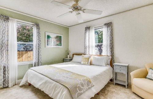 Navy Point Maison | 214 Payne Rd
