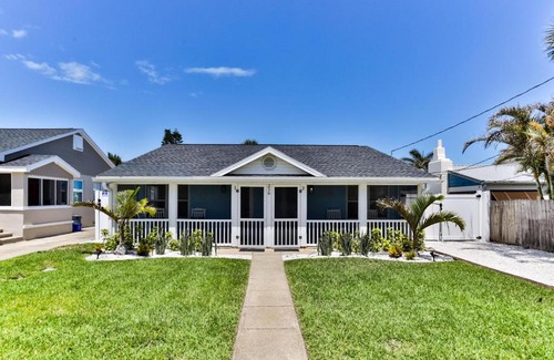 Boardwalk Maison | 216 Kirkland Suite 2 - 2-1 Beachside Pool Home!