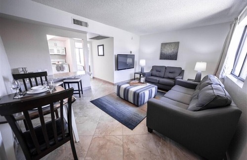 South Scottsdale Appartement | 1 chambre entièrement meublée sur la ceinture de verdure, Wifi gratuit et tout le confort de la maison!