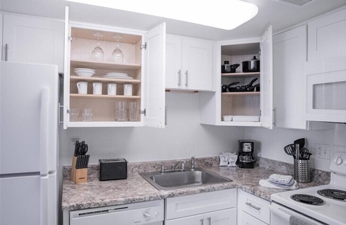 South Scottsdale Appartement | 1 chambre entièrement meublée sur la ceinture de verdure, Wifi gratuit et tout le confort de la maison!