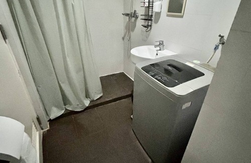 Legazpi Village Copropriété | 22-A Cozy Studio condo unit with free WIFI and Netflix