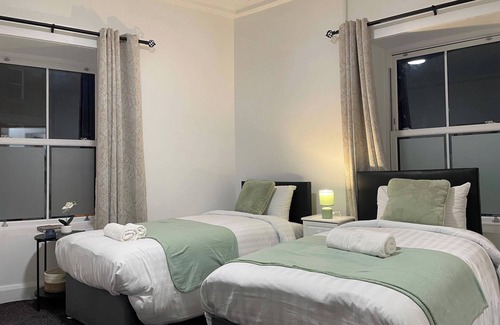 Edenderry Appartement | 22 Guests - Edenderry Luxury Apartment Retreat