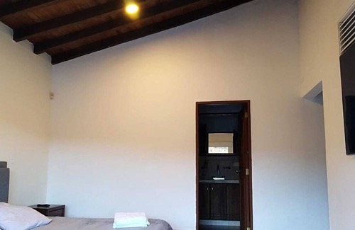 Guatape Autre | 22 personas. Piscina Jacuzzi -Climatizado.Bbq.Bar-Privado