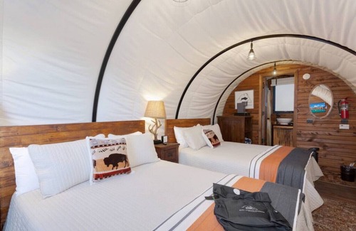 Virgin Cabine | #22 Royal Flush Wagon w/ 2QB & bathroom