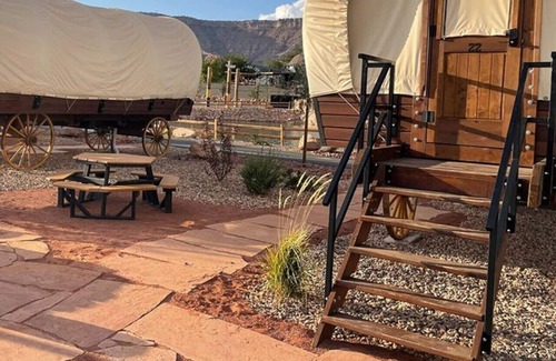 Virgin Cabine | #22 Royal Flush Wagon w/ 2QB & bathroom