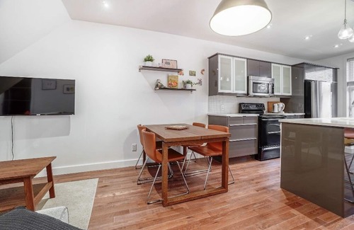Rosemont-La Petite-Patrie Appartement | #225 Georgious, Spacious Apt, in Rosemont