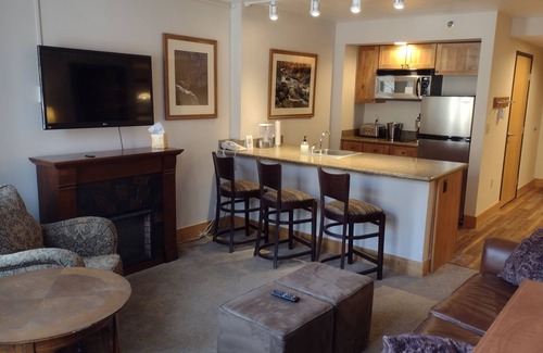 Crested Butte Appartement | 225 Large 2 bath Condo Suite Sleeps 6 at Base Area