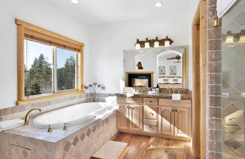 Fawnskin Cabine | 2261-cozy Lakeview Hideaway 4 Bedroom Chalet by RedAwning