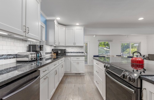 Rehoboth Beach Maison | 22877 Linden - Newly renovated home in the Amenity filled Angola by the Bay!
