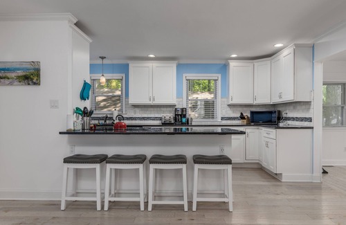 Rehoboth Beach Maison | 22877 Linden - Newly renovated home in the Amenity filled Angola by the Bay!
