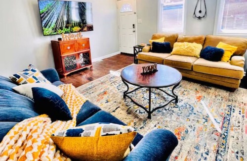 Central Northside Maison | Free Off-Street Park*2 King Beds* Walk to PNC PARK