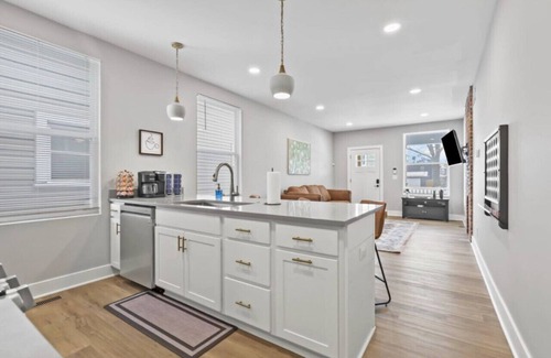 Livingston Park Appartement | 230) Entire Complex/ 2 homes side by side!