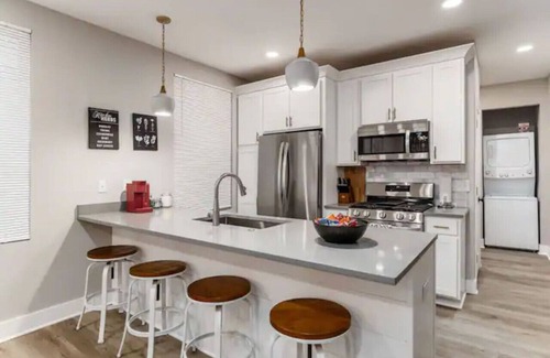 Livingston Park Appartement | 230) Entire Complex/ 2 homes side by side!