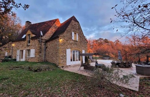 Beynac-et-Cazenac Villa | 230 m² Villa ∙ 5 chambres ∙ 9 personnes
