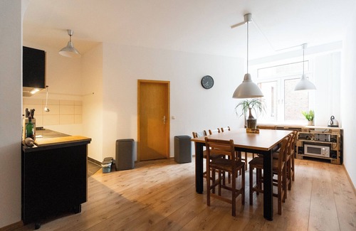 Erfurt Appartement | 230m² old building loft | winter garden with table tennis & darts space for 10 people