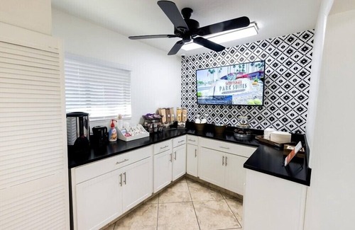 Scottsdale Gardens Appartement | 239-Week-end de course demi-finale NASCAR. Reserve maintenant!