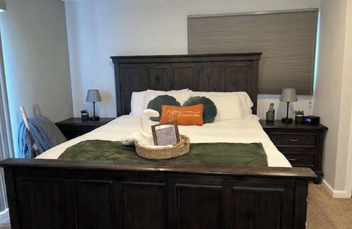 Bedford Hôtel | 24/7 Tranquil Master Bed, ensuite bath & kitchenette