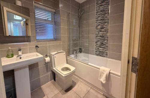 Birmingham City Centre Appartement | 24-7 Secured City Centre Apartments with Free Underground Parking and WiFi