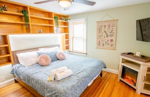 Clintonville Maison | 24 E. California Ave. · The Vintage Inn - Steps to High St + 2 Car Garage.