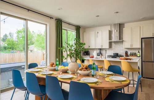 Berkley Maison | 24 Guests | 2 Rooftops | 2 Game Rooms | 2 Hot Tubs