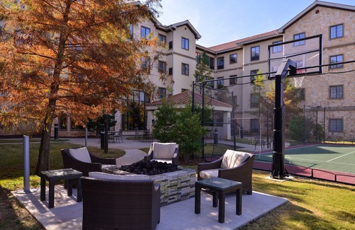Central Oklahoma City Copropriété | 24 Hour Fitness Center | Free Breakfast + Heated Saltwater Pool + Hot Tub