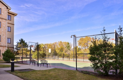 Central Oklahoma City Copropriété | 24 Hour Fitness Center | Free Breakfast + Heated Saltwater Pool + Hot Tub