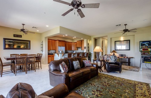 Troon North Villa | Maison de ville de luxe de 2450 pieds carrés avec terrain de golf et vue sur la montagne!